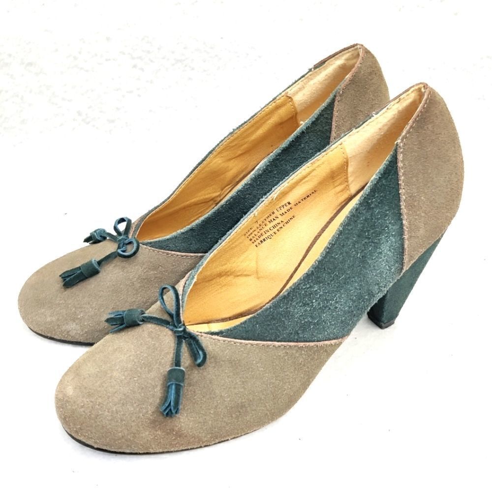 Kimchi blue Suede Heels Sz 7 Gray Green Tassels